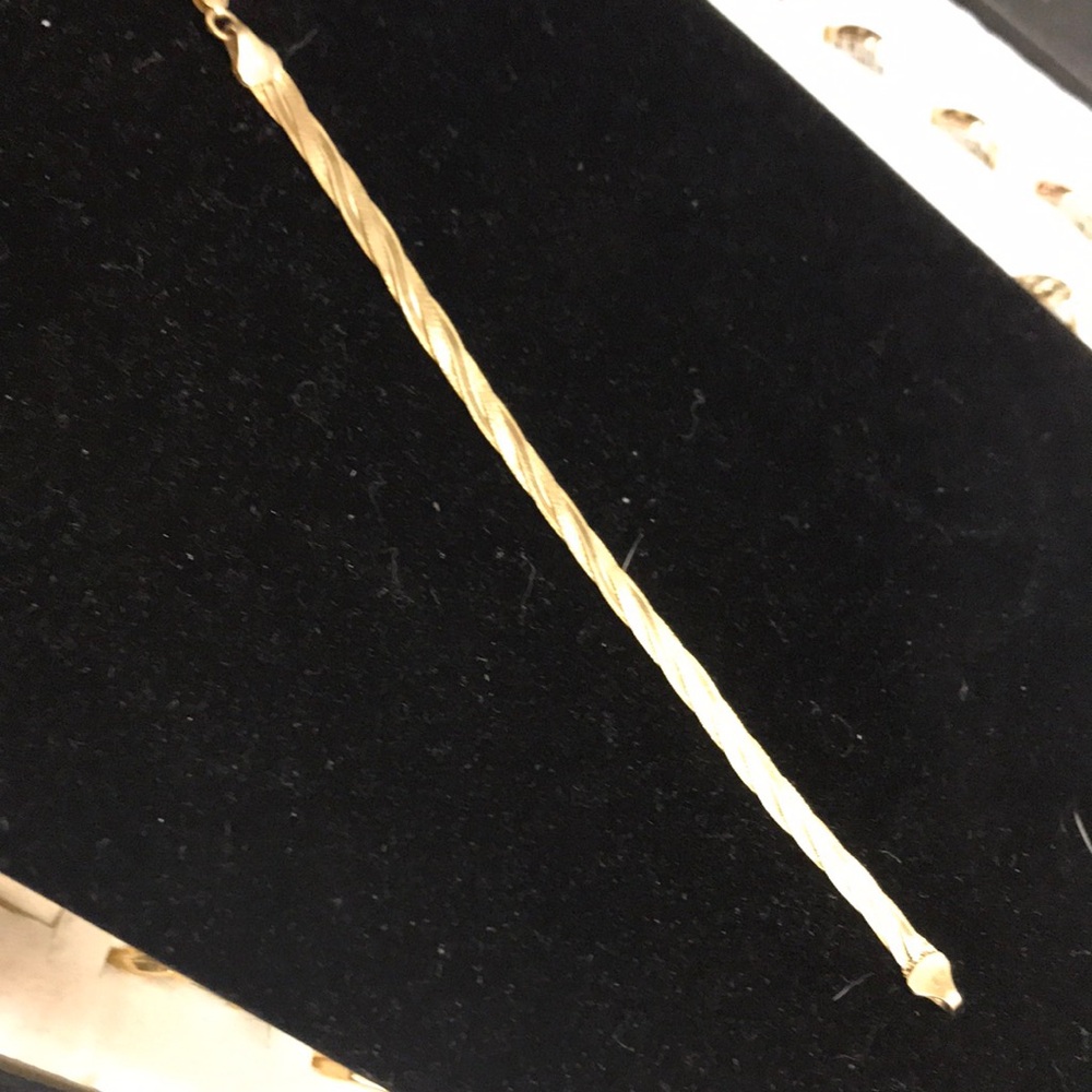 446665 Beautiful 14K Yellow Gold Bracelet 
7 inch 6.8g